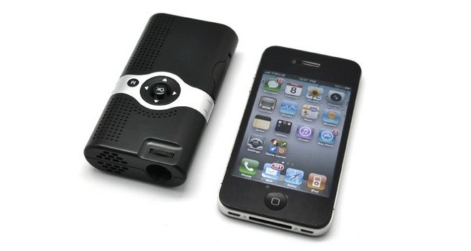 Adapt Pico Play: A Lightweight Projector For Your iPhone